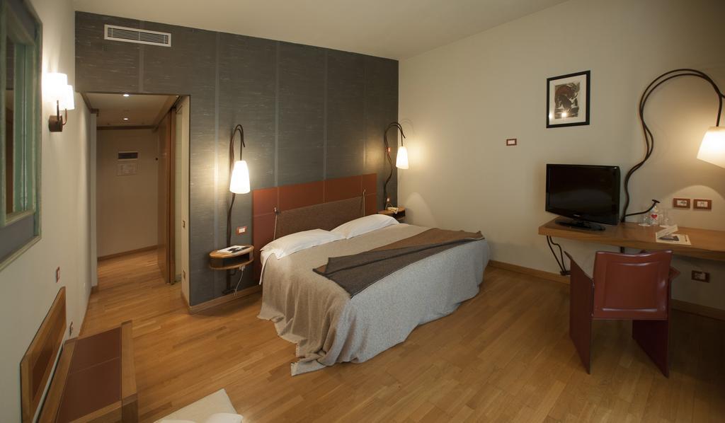 Hotel Langhe Alba  Zimmer foto